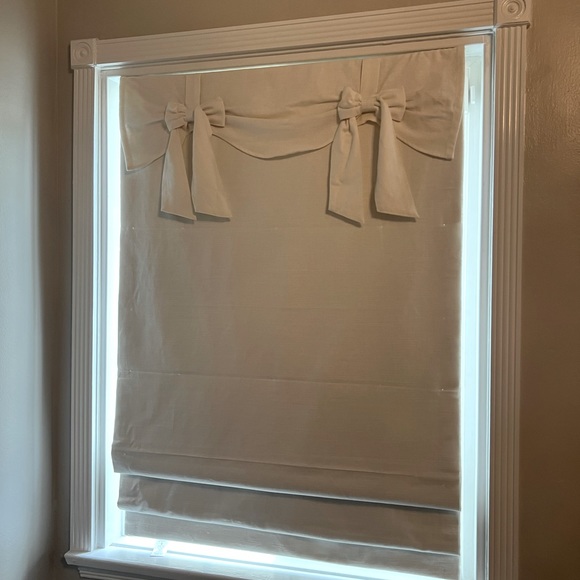 PB Kids Evelyn Bow Valance - Picture 3 of 4